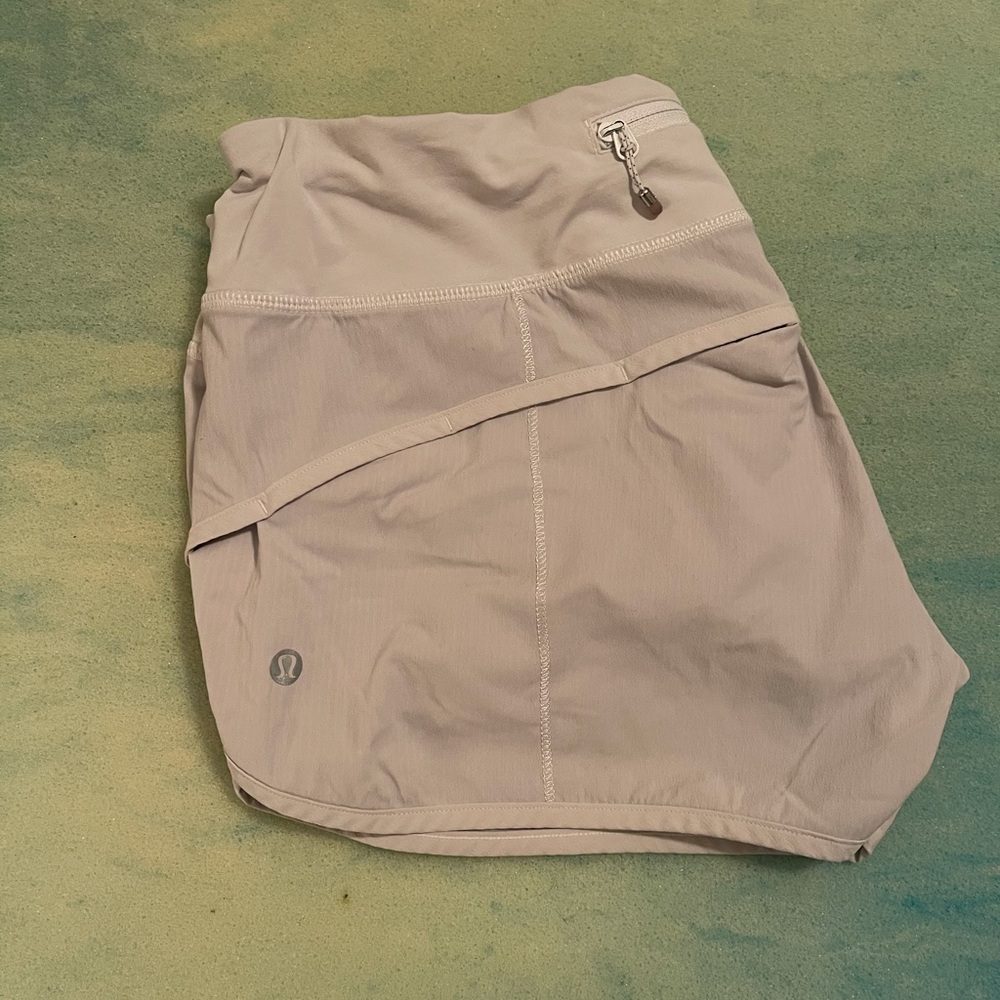 Lulu lemon white shorts size 8